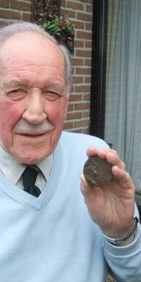 Hans Schnitger, Dutch Olympic bronze-medalist field hockey player (1936)., dies at age 97